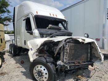  Salvage Freightliner Cascadia 1