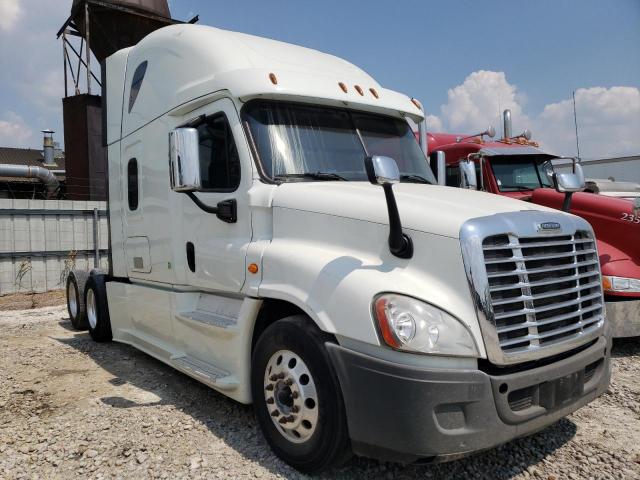  Salvage Freightliner Cascadia 1