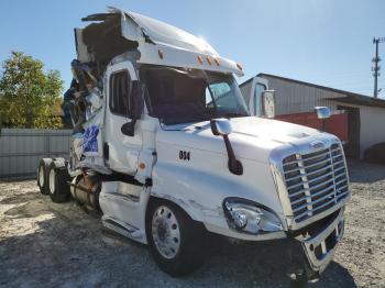  Salvage Freightliner Cascadia 1