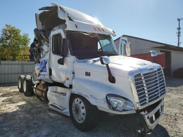  Salvage Freightliner Cascadia 1