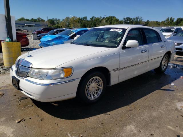  Salvage Lincoln Towncar