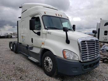  Salvage Freightliner Cascadia 1