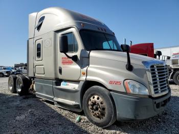  Salvage Freightliner Cascadia 1