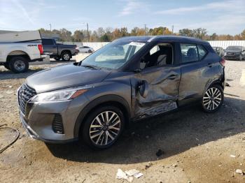  Salvage Nissan Kicks