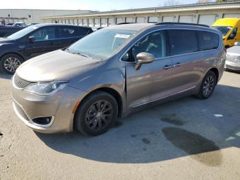  Salvage Chrysler Pacifica