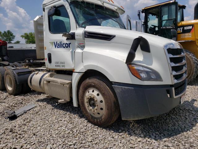  Salvage Freightliner Cascadia 1