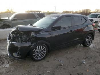  Salvage Nissan Kicks