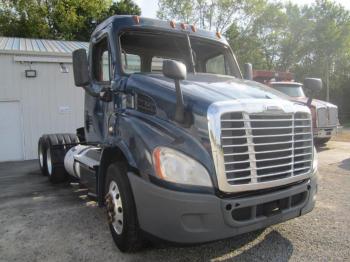  Salvage Freightliner Cascadia 1