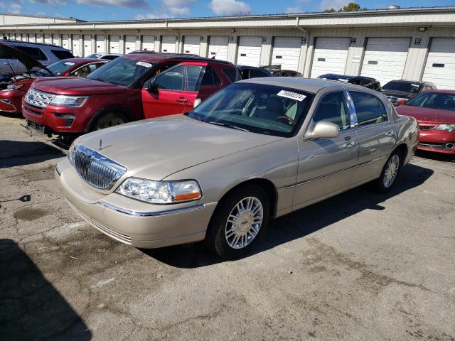  Salvage Lincoln Towncar