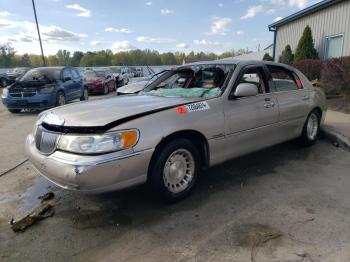  Salvage Lincoln Towncar