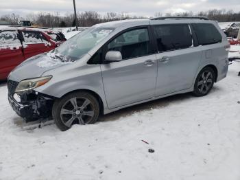  Salvage Toyota Sienna