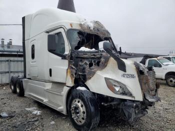  Salvage Freightliner Cascadia 1