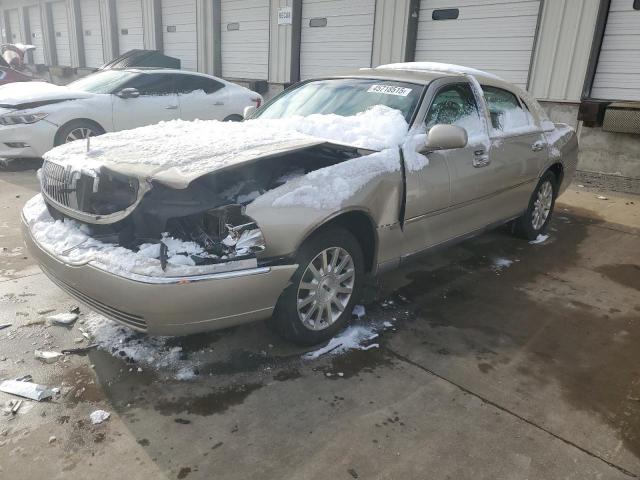  Salvage Lincoln Towncar