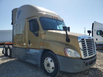  Salvage Freightliner Cascadia 1