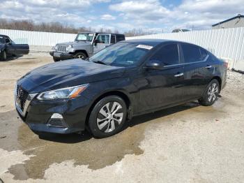  Salvage Nissan Altima