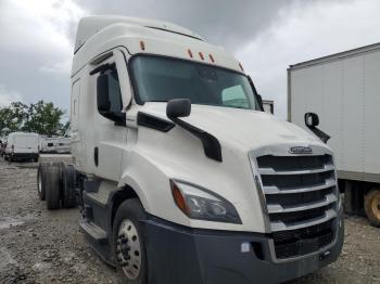  Salvage Freightliner Cascadia 1