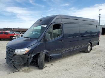  Salvage Mercedes-Benz Sprinter