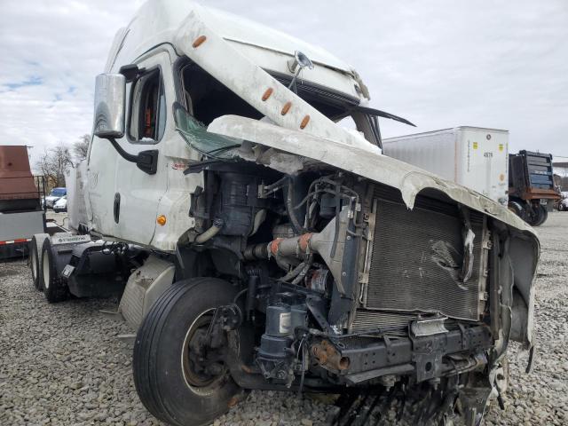  Salvage Freightliner Cascadia 1