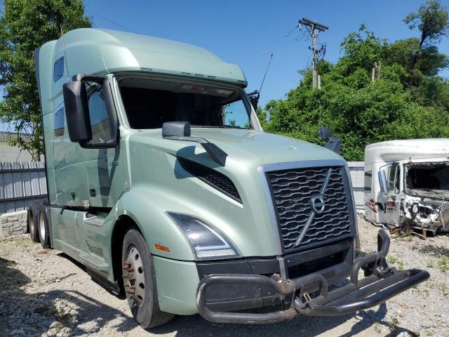 Salvage Volvo Vnl