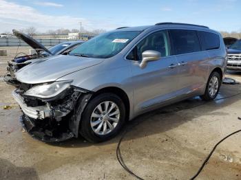  Salvage Chrysler Pacifica