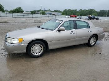  Salvage Lincoln Towncar