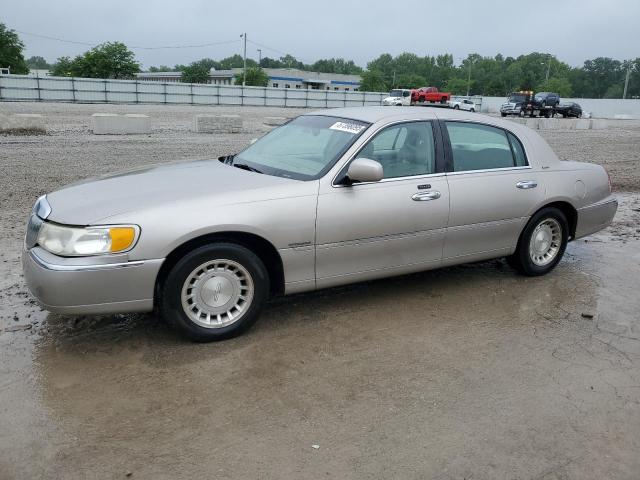  Salvage Lincoln Towncar