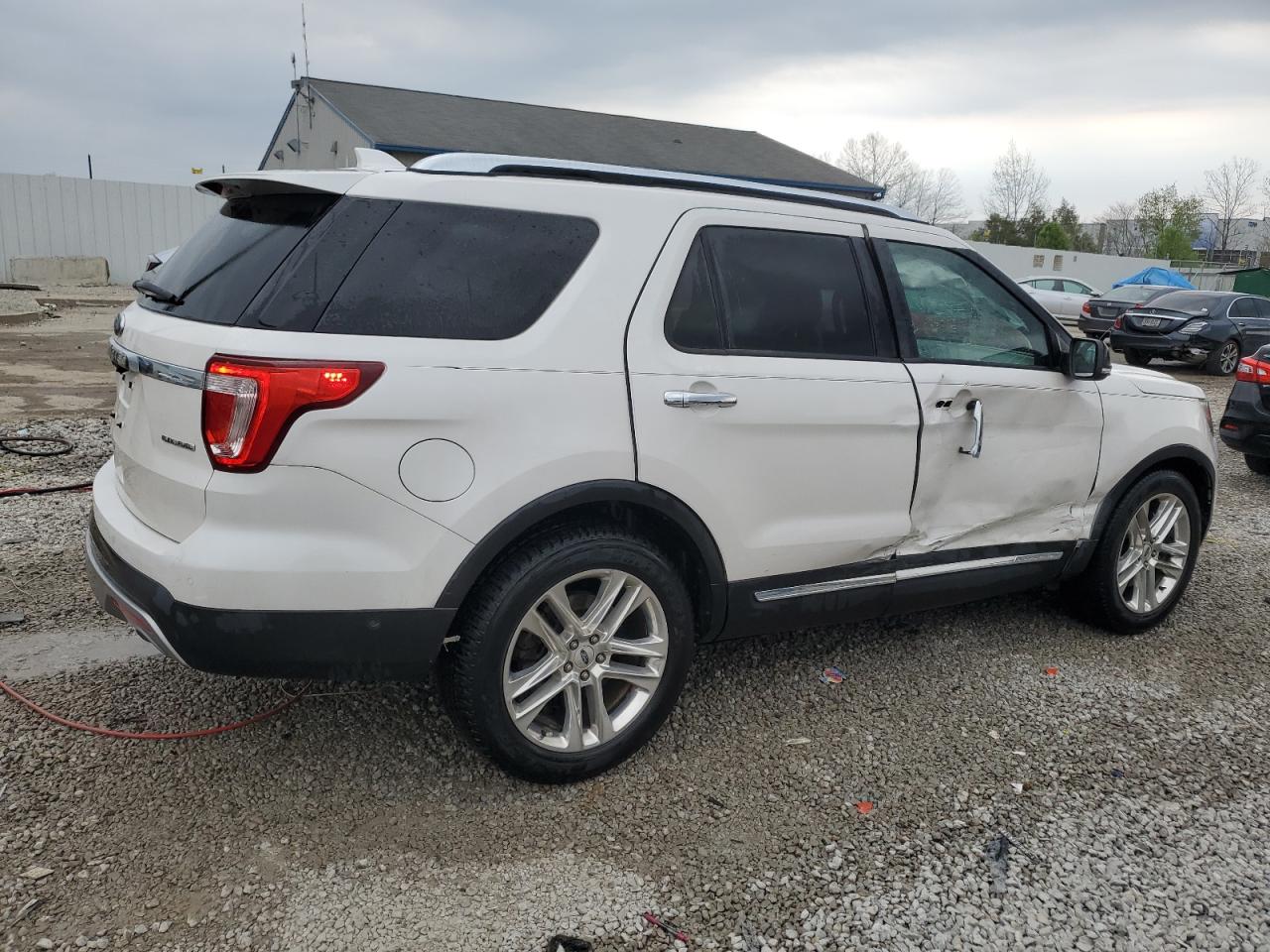 Ford Explorer Limited Image 13