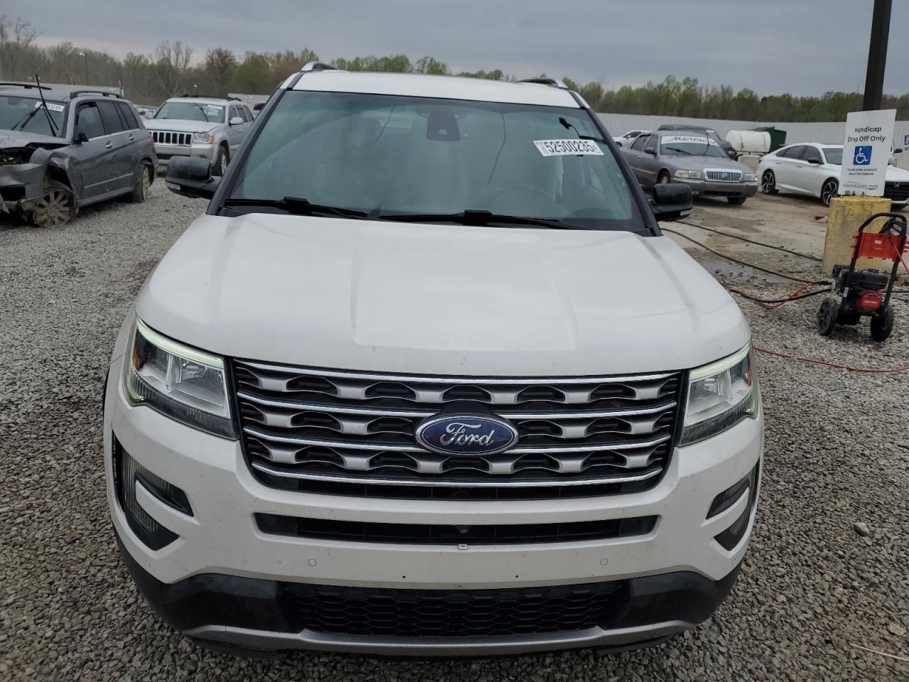Ford Explorer Limited Image 4