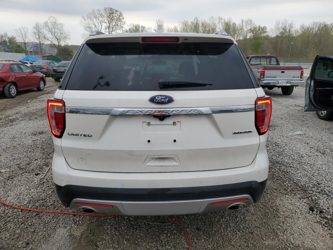 Ford Explorer Limited Image 2