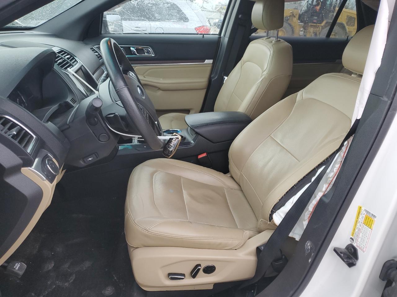 Ford Explorer Limited Image 3