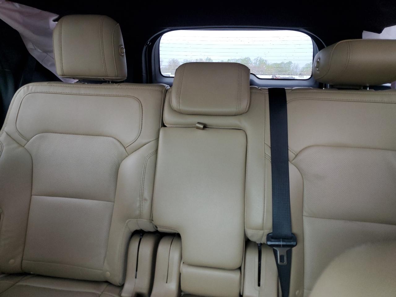 Ford Explorer Limited Image 5