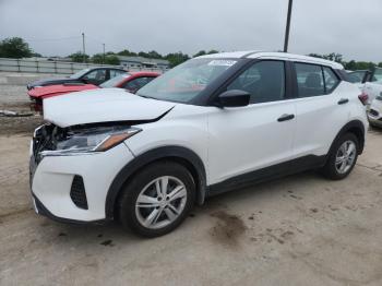  Salvage Nissan Kicks