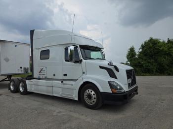  Salvage Volvo Vn