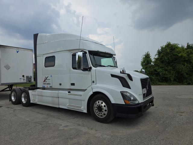  Salvage Volvo Vn
