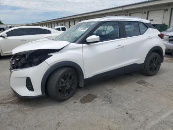  Salvage Nissan Kicks