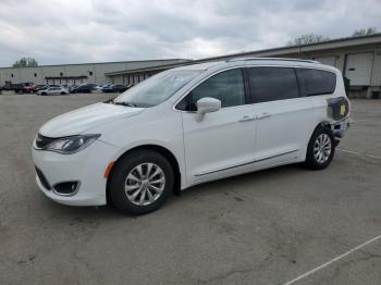  Salvage Chrysler Pacifica