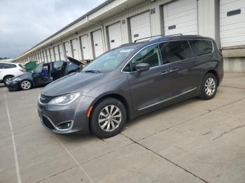  Salvage Chrysler Pacifica