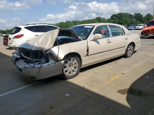  Salvage Lincoln Towncar