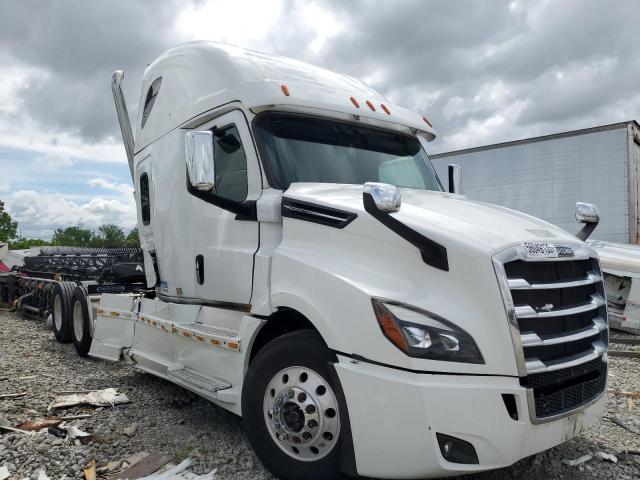  Salvage Freightliner Cascadia 1