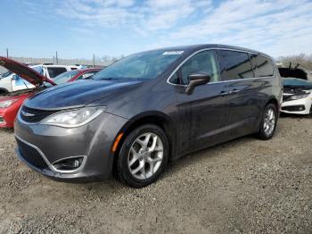  Salvage Chrysler Pacifica