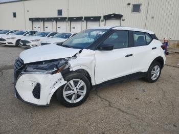  Salvage Nissan Kicks