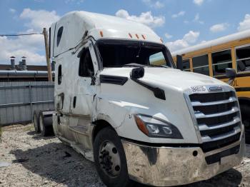  Salvage Freightliner Cascadia 1