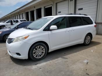  Salvage Toyota Sienna