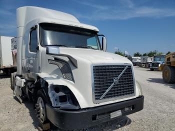  Salvage Volvo Vnl