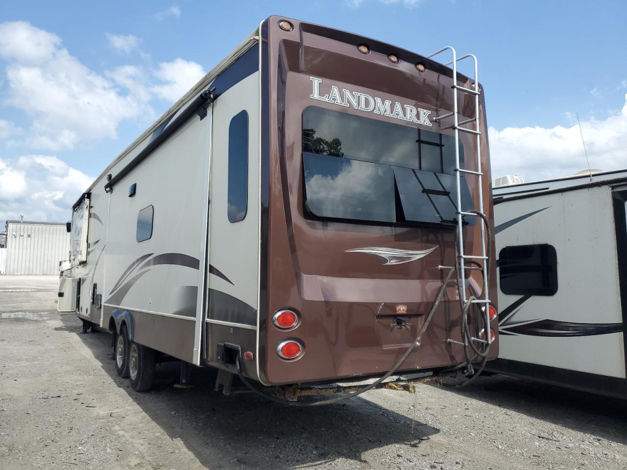 Heart Land Landmark Image 4