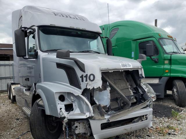  Salvage Volvo Vnl