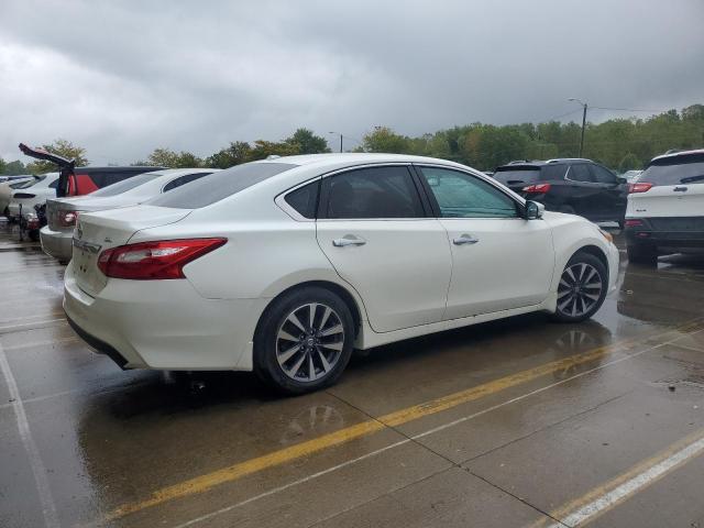 Nissan Altima 2.5 Image 2