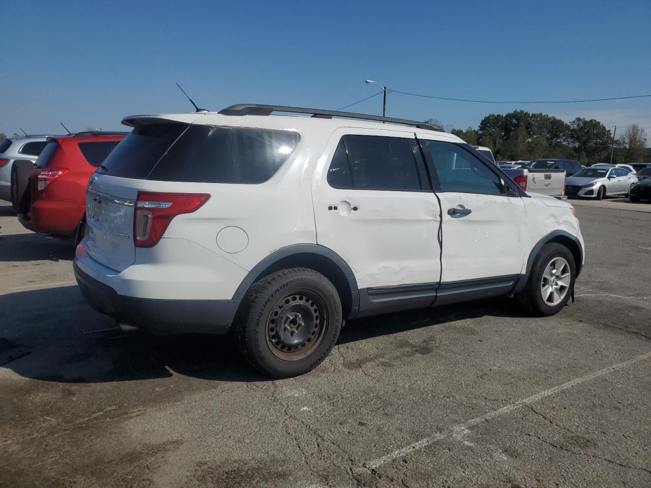 Ford Explorer Image 9