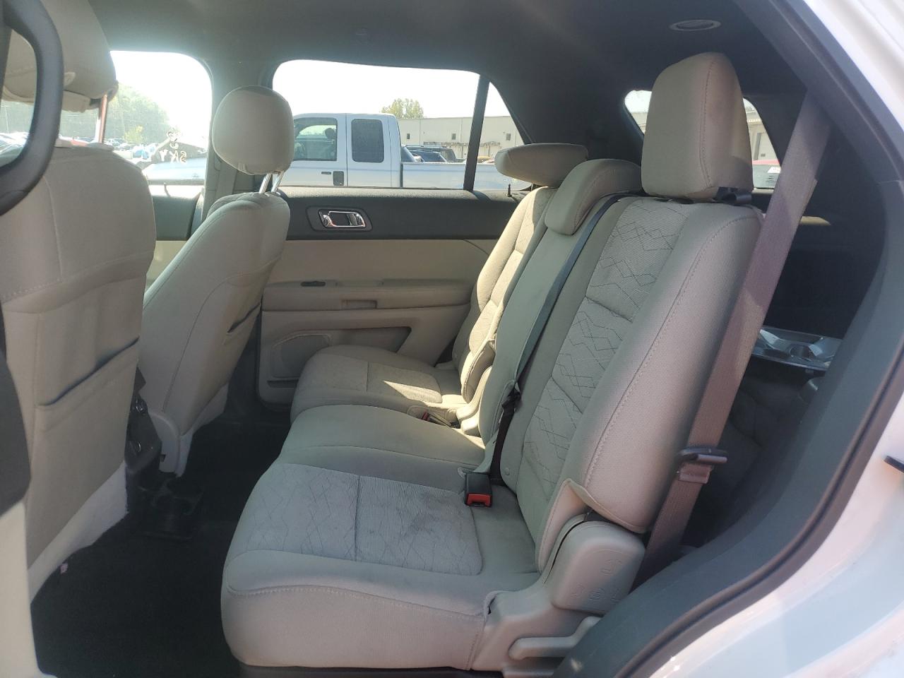 Ford Explorer Image 7