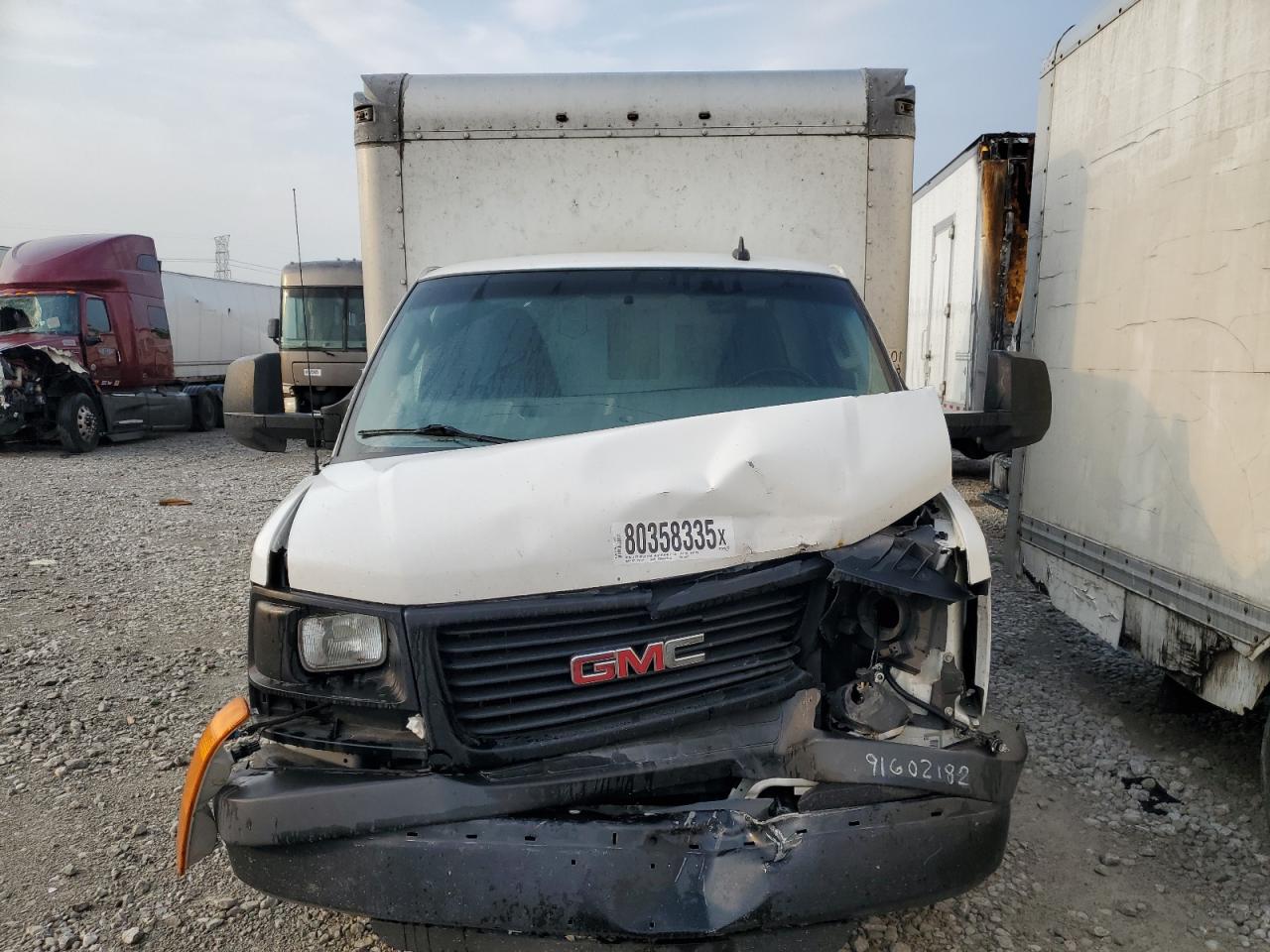 GMC Savana Cutaway G3500 Image 2